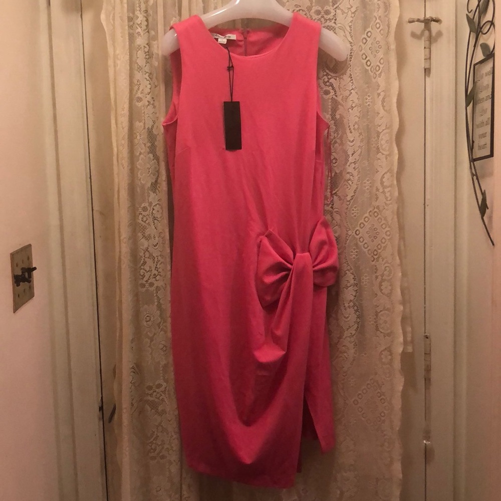 KATHERINE BARCLAYS-(NEW) LIPSTICK PINK SLEEVELESS